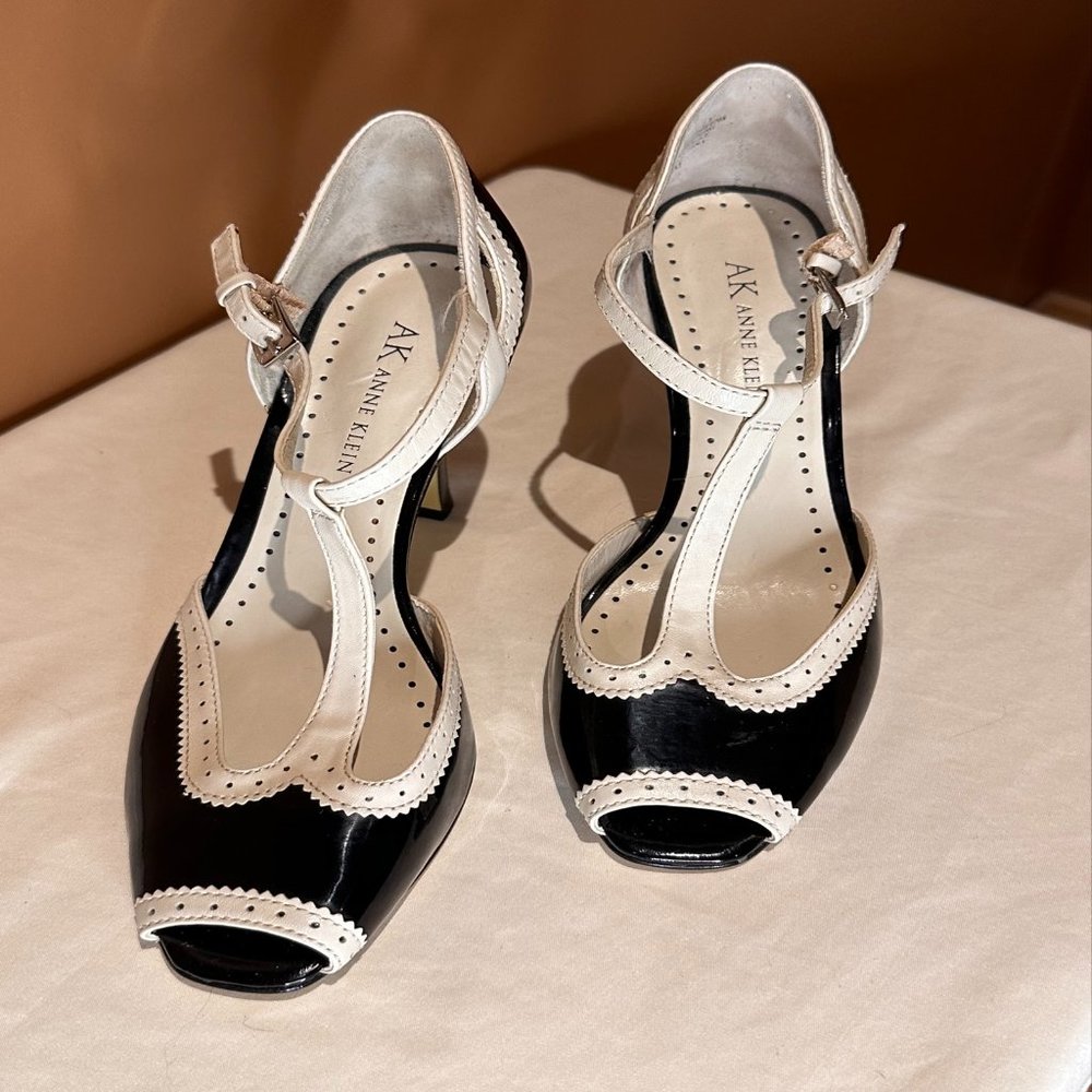 Anne Klien Black & White Dress Heel - LIKE NEW